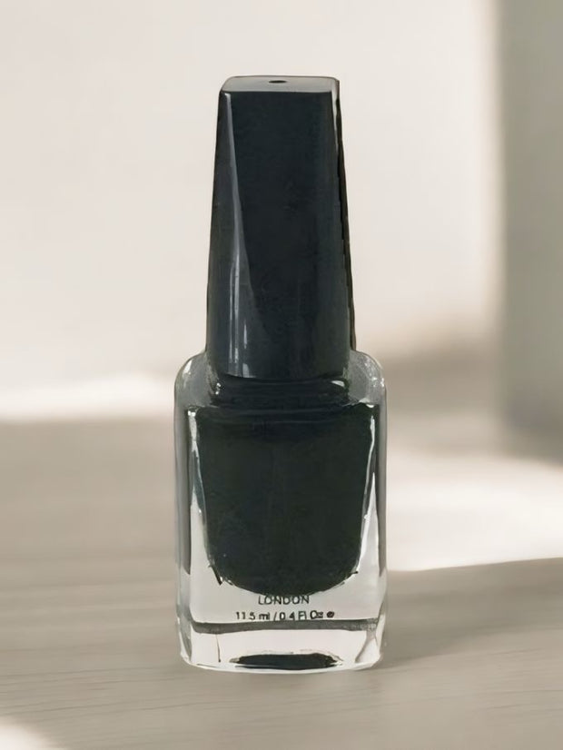 Vivien Kondor Black Nail Polish 104 | Nail colours | Kandy's Clothes